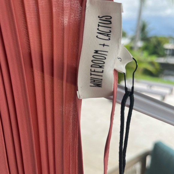 Small rose gold. whiteroom and cactus dress. From Vici. Never worn - Picture 4 of 5